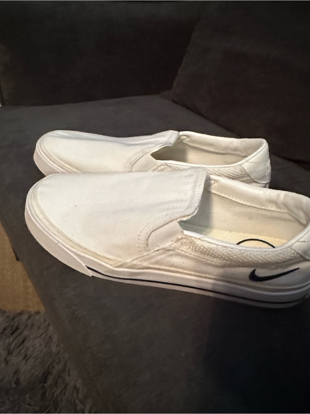 Nike White Slip-On Women’s Sneakers with Black Swoosh Sz 9.5